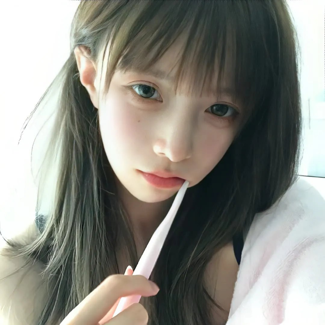 他从火光中走来